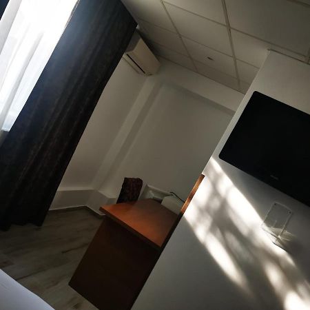 Hotel Viva Ploiesti Ngoại thất bức ảnh