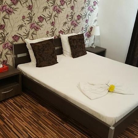 Hotel Viva Ploiesti Ngoại thất bức ảnh