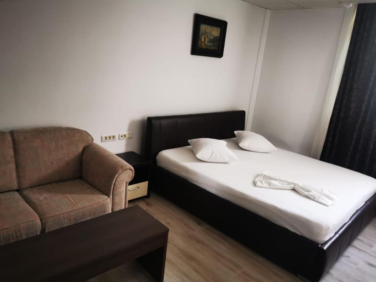 Hotel Viva Ploiesti Ngoại thất bức ảnh