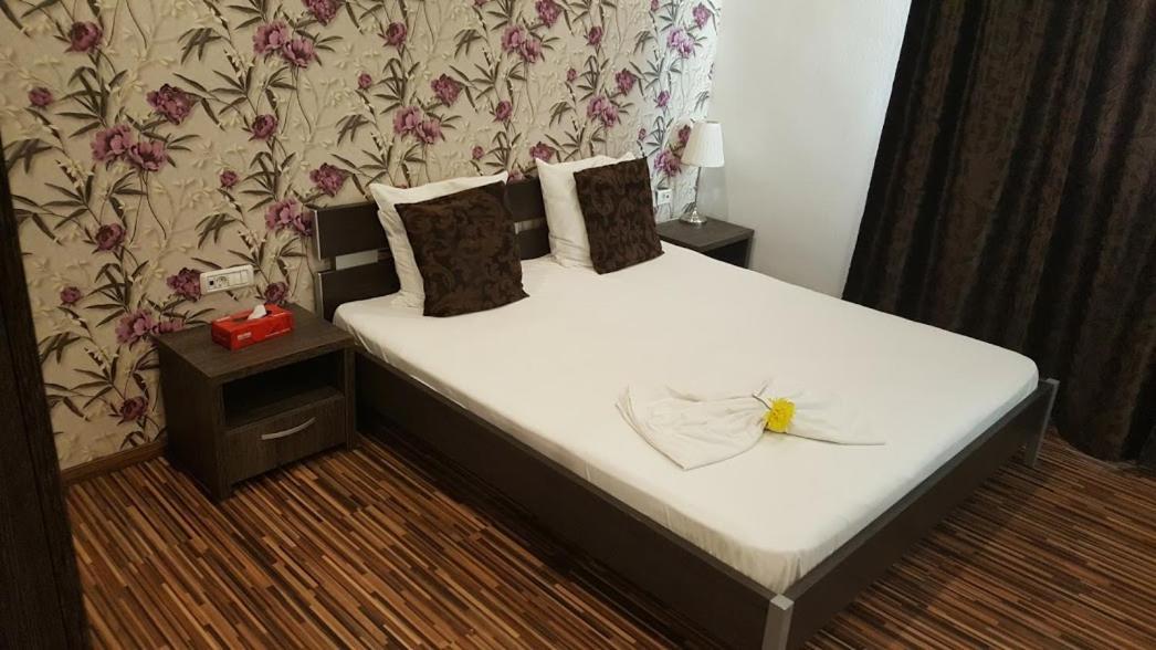 Hotel Viva Ploiesti Ngoại thất bức ảnh