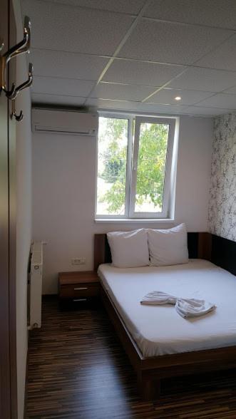Hotel Viva Ploiesti Ngoại thất bức ảnh