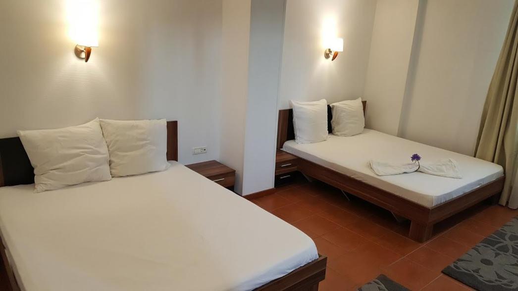 Hotel Viva Ploiesti Ngoại thất bức ảnh