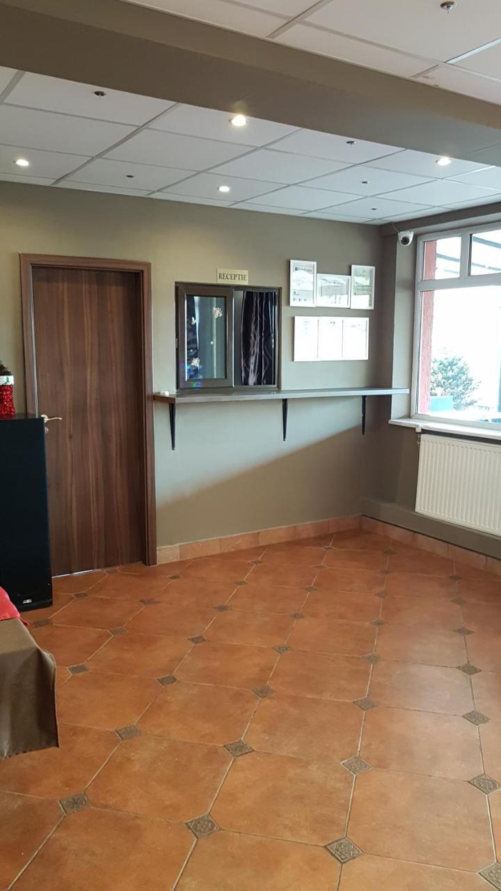 Hotel Viva Ploiesti Ngoại thất bức ảnh