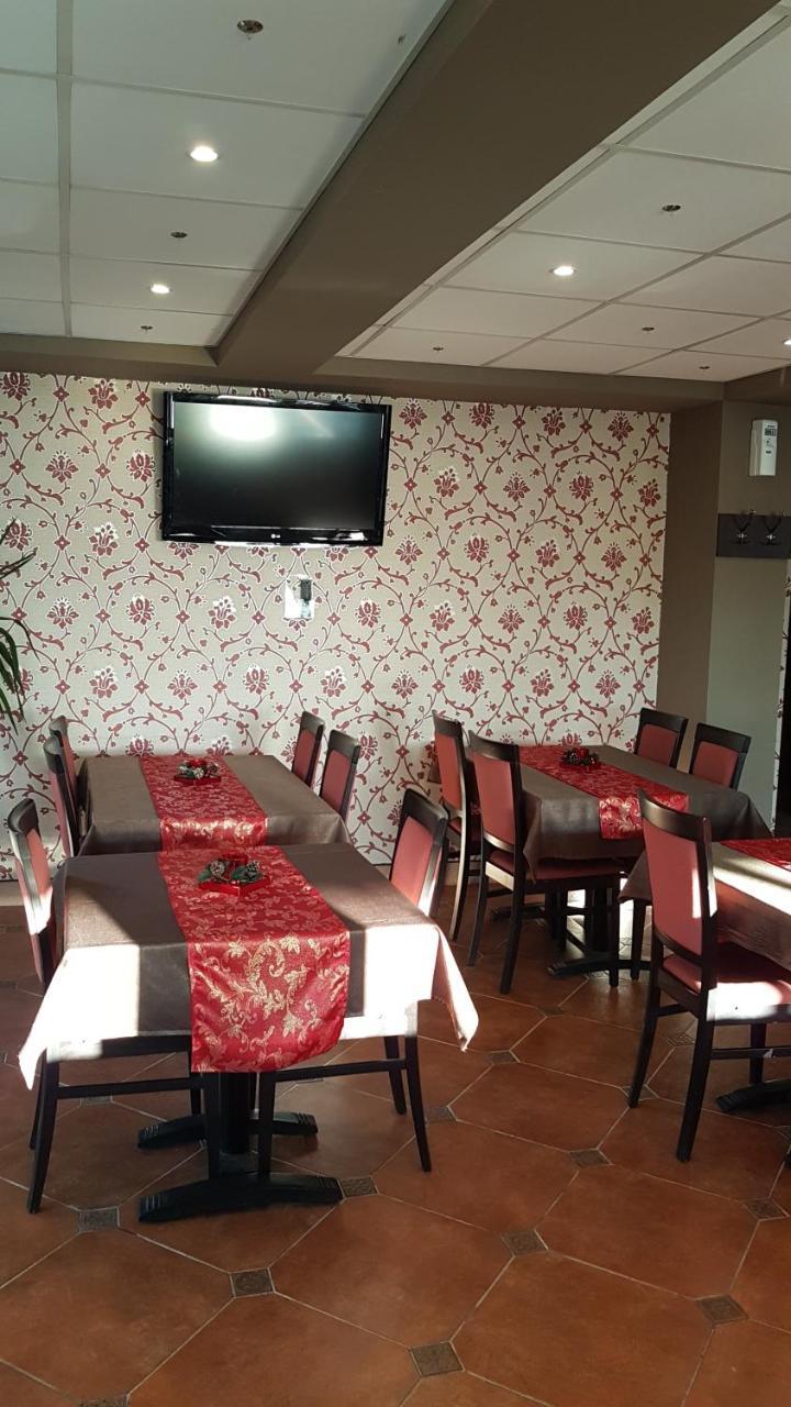 Hotel Viva Ploiesti Ngoại thất bức ảnh
