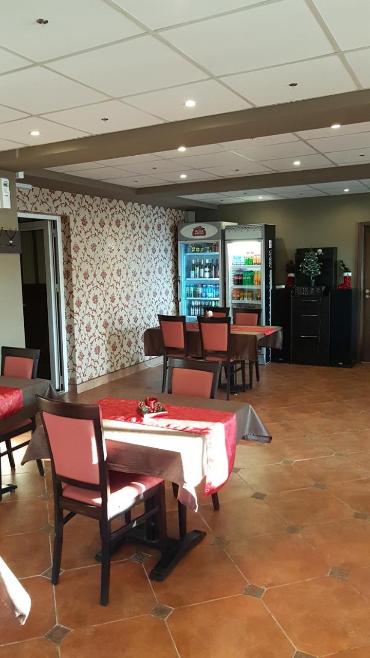 Hotel Viva Ploiesti Ngoại thất bức ảnh