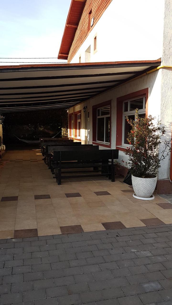 Hotel Viva Ploiesti Ngoại thất bức ảnh